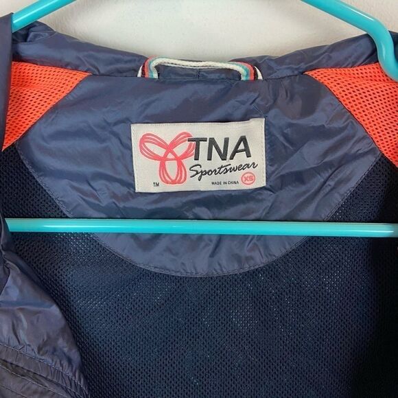 Aritzia Tna Sportswear Hooded Windbreaker Jacket - Picture 7 of 7